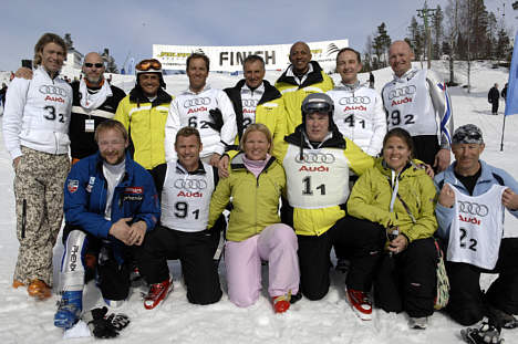 Tom Kristensen med nogle af deltagerne i Star Team-arrangementet i Sverige - inklusive Prins Albert, som danskeren slog på vej til sejren i holdkonkurrencen.